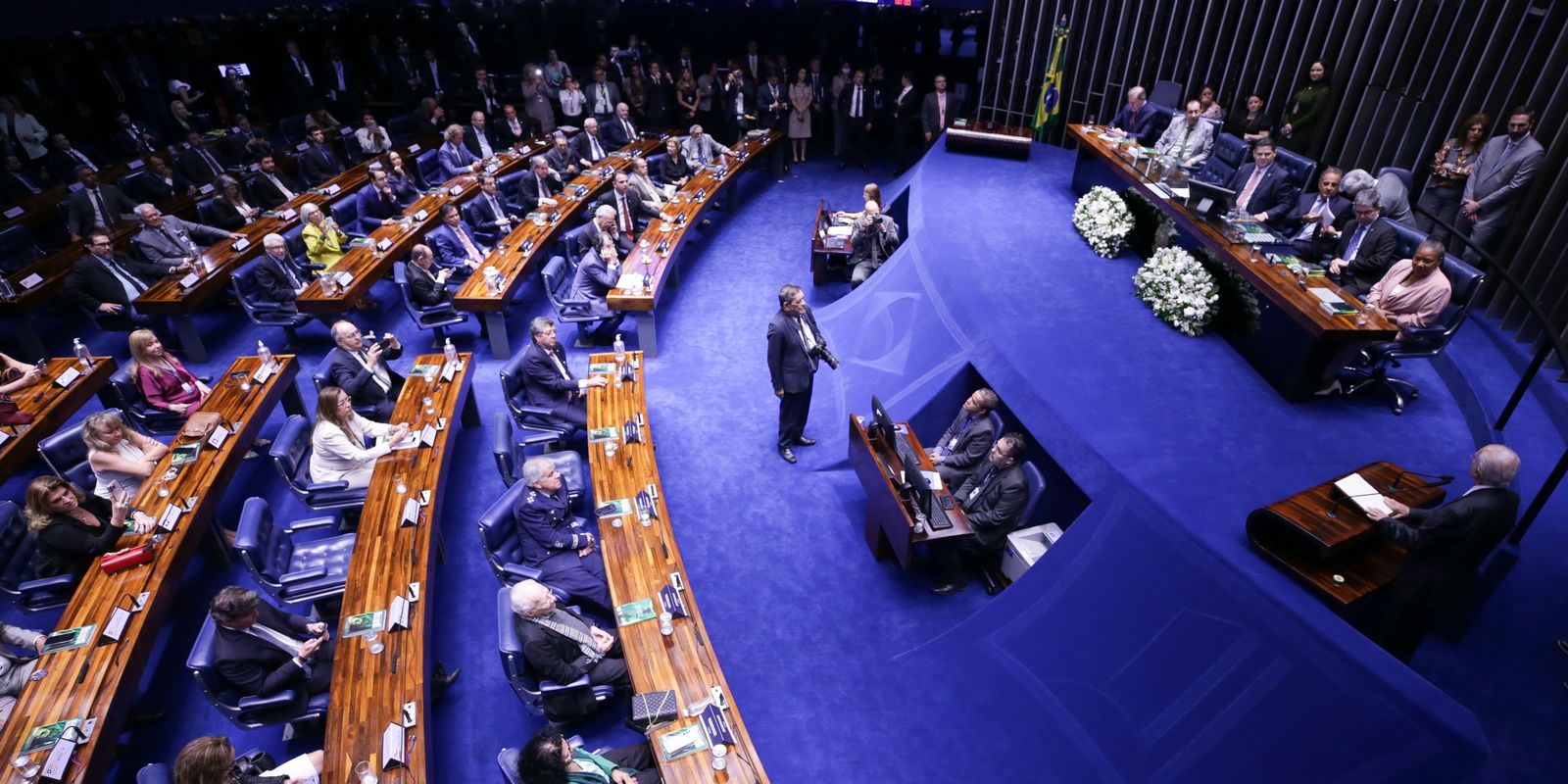 Em meio ao PL da Anistia, Senado homenageia redemocratização do Brasil