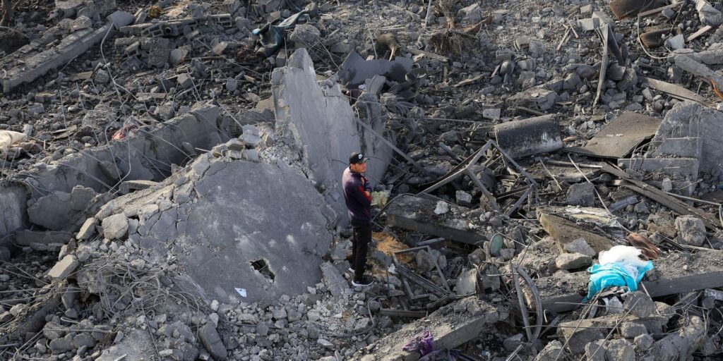 Ataques israelenses matam dezenas em Gaza enquanto Trump visita região