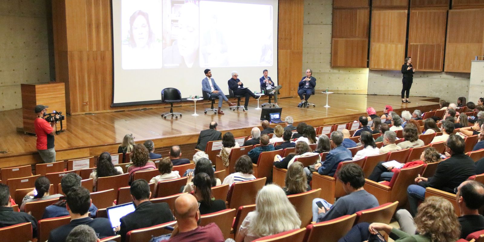 Dirigentes de emissoras públicas alertam para cuidados com fake news