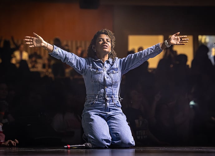 Nívea Soares apresenta nova versão ao vivo da canção “Rio”