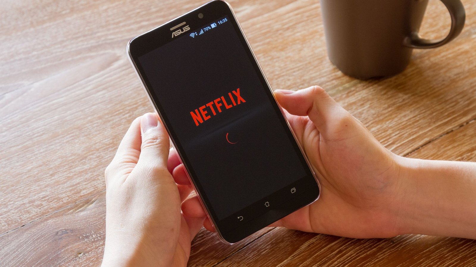 Plano com anúncios da Netflix faz sucesso: 94 milhões de assinantes
