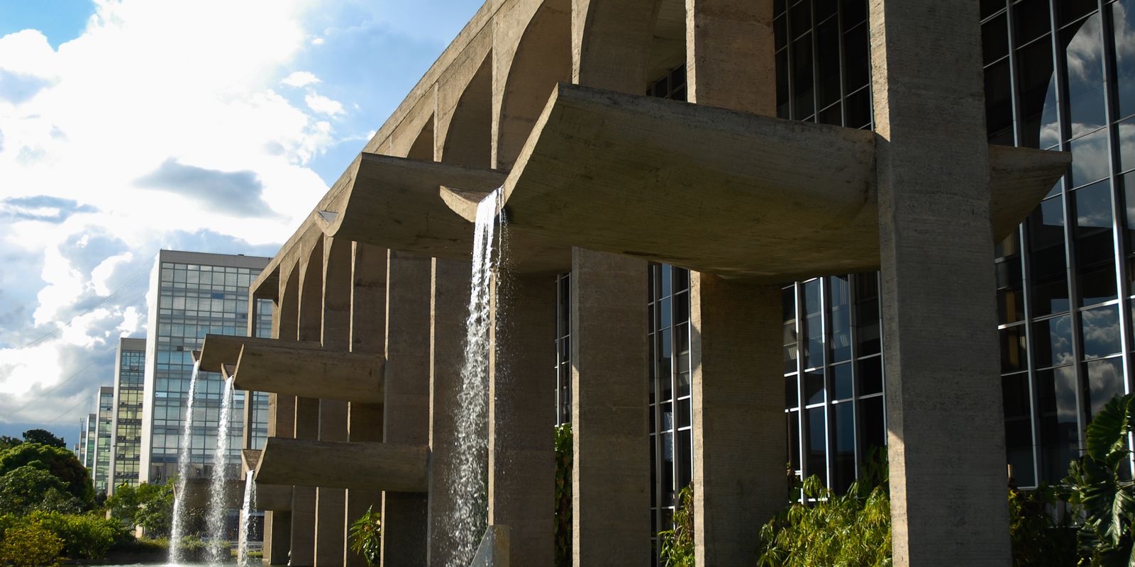 UnB e Ministério da Justiça monitoram desaparecimento de aluna de Gana