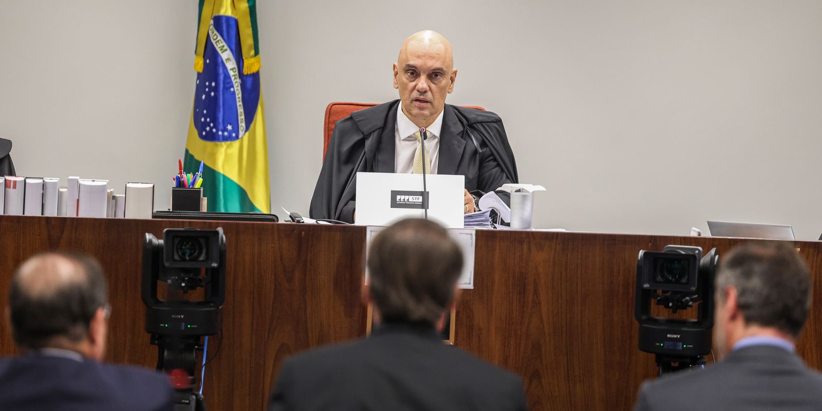 Bolsonaro nega ter recebido voz de prisão de ex-comandante do Exército