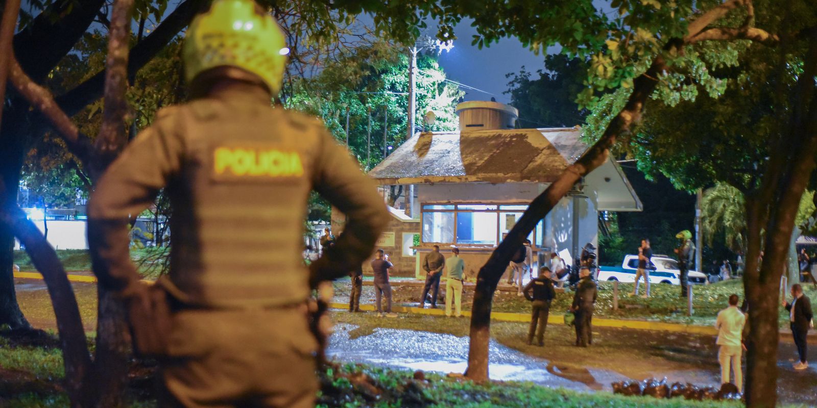 Colômbia oferece US$ 730 mil por mandantes de atentado contra Uribe