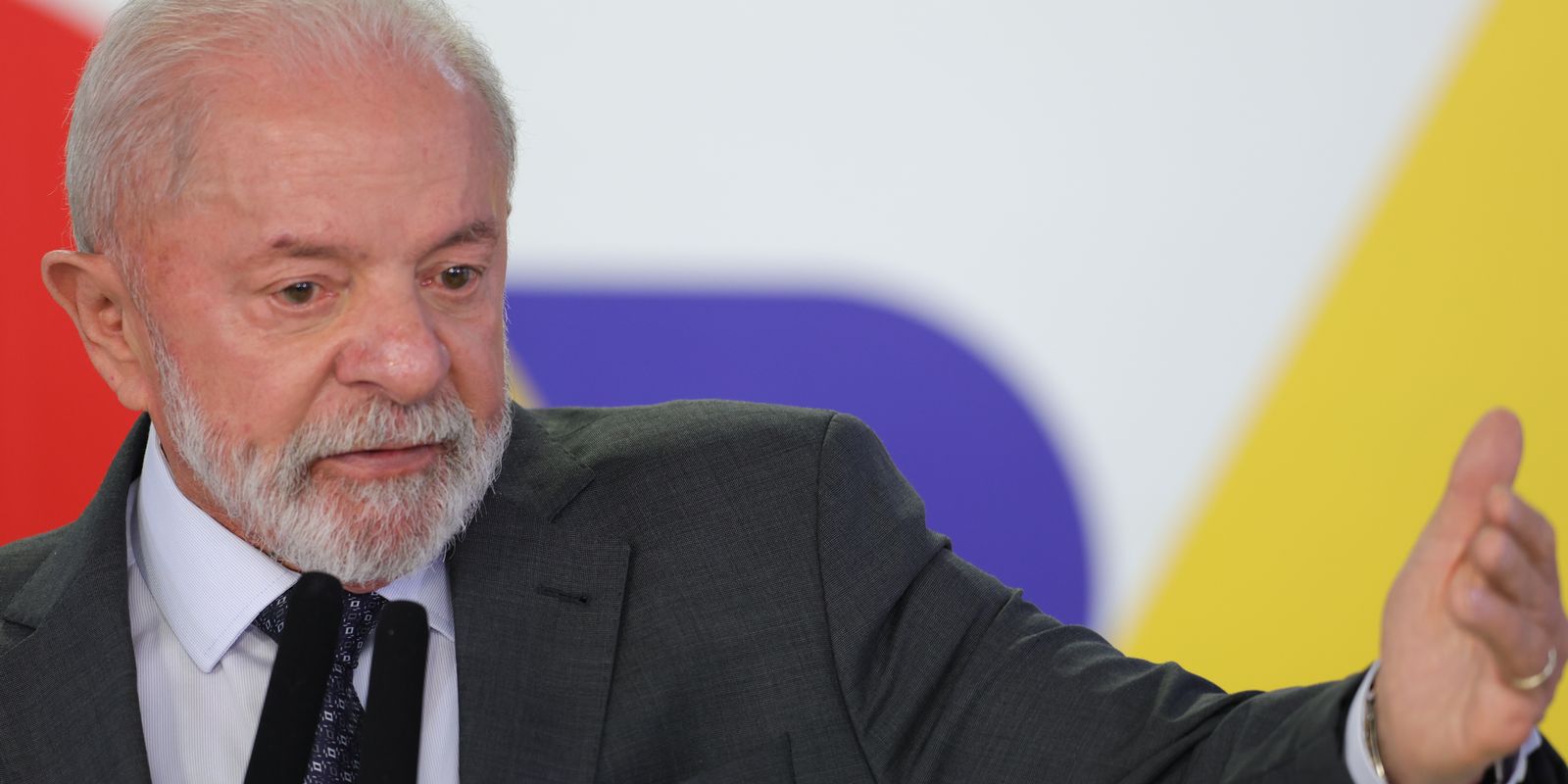 Lula chega a Paris para visita de Estado e encontro com empresários